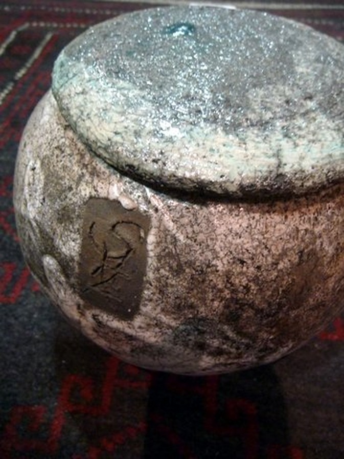 raku pot à couvercle